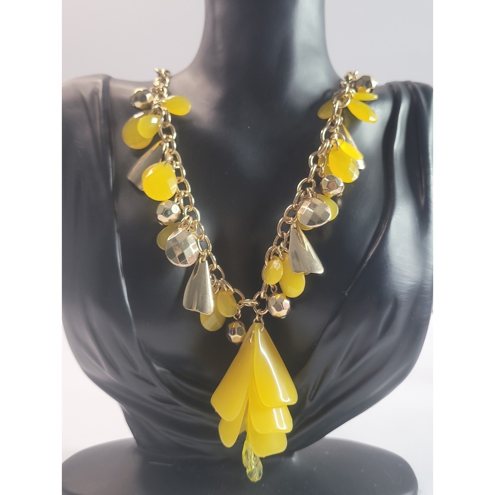 Statement Necklace Yellow Acrylic Petal Floral Gold Tone Chain Bib Necklace‎